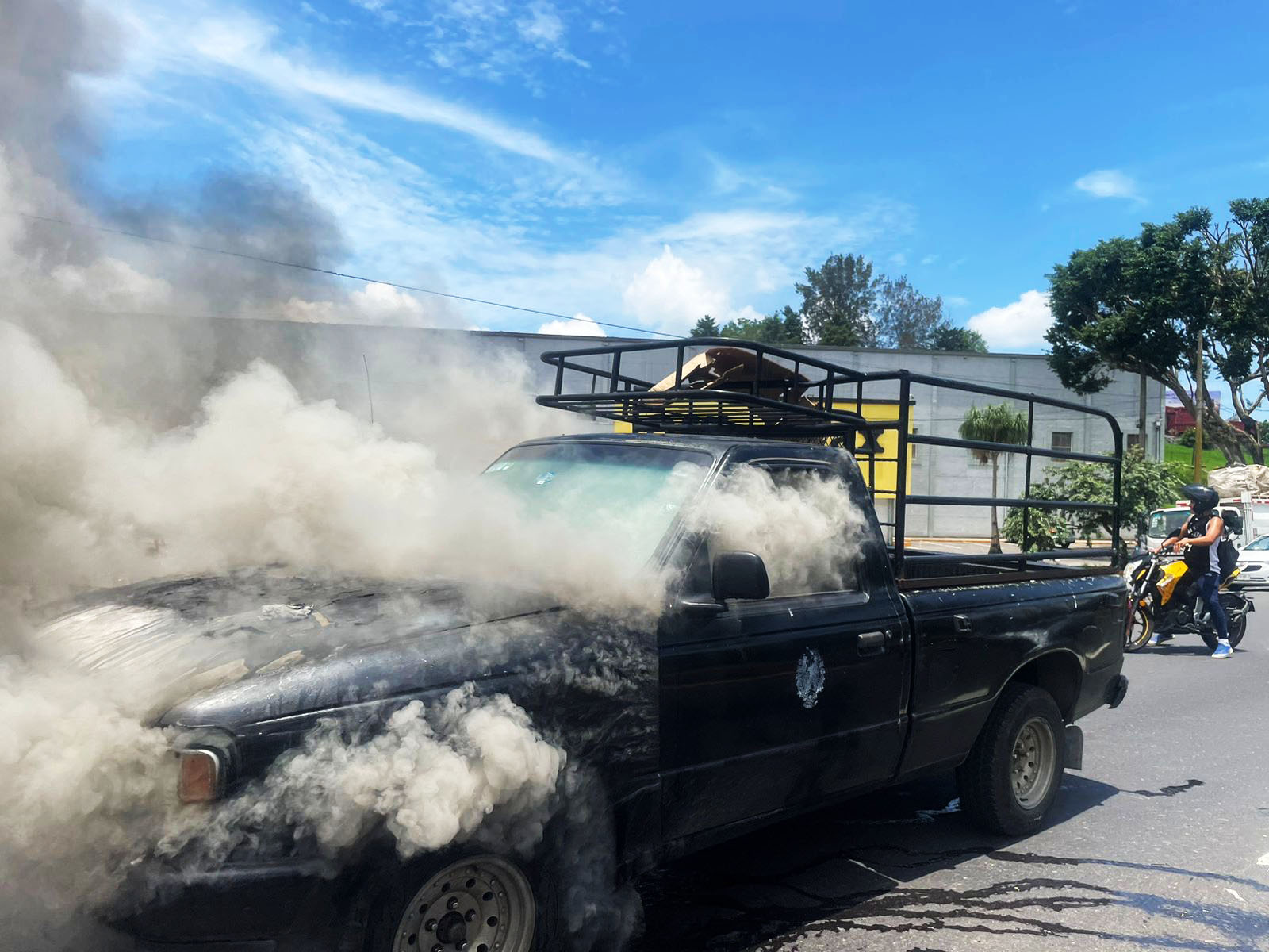 Incendio de camioneta