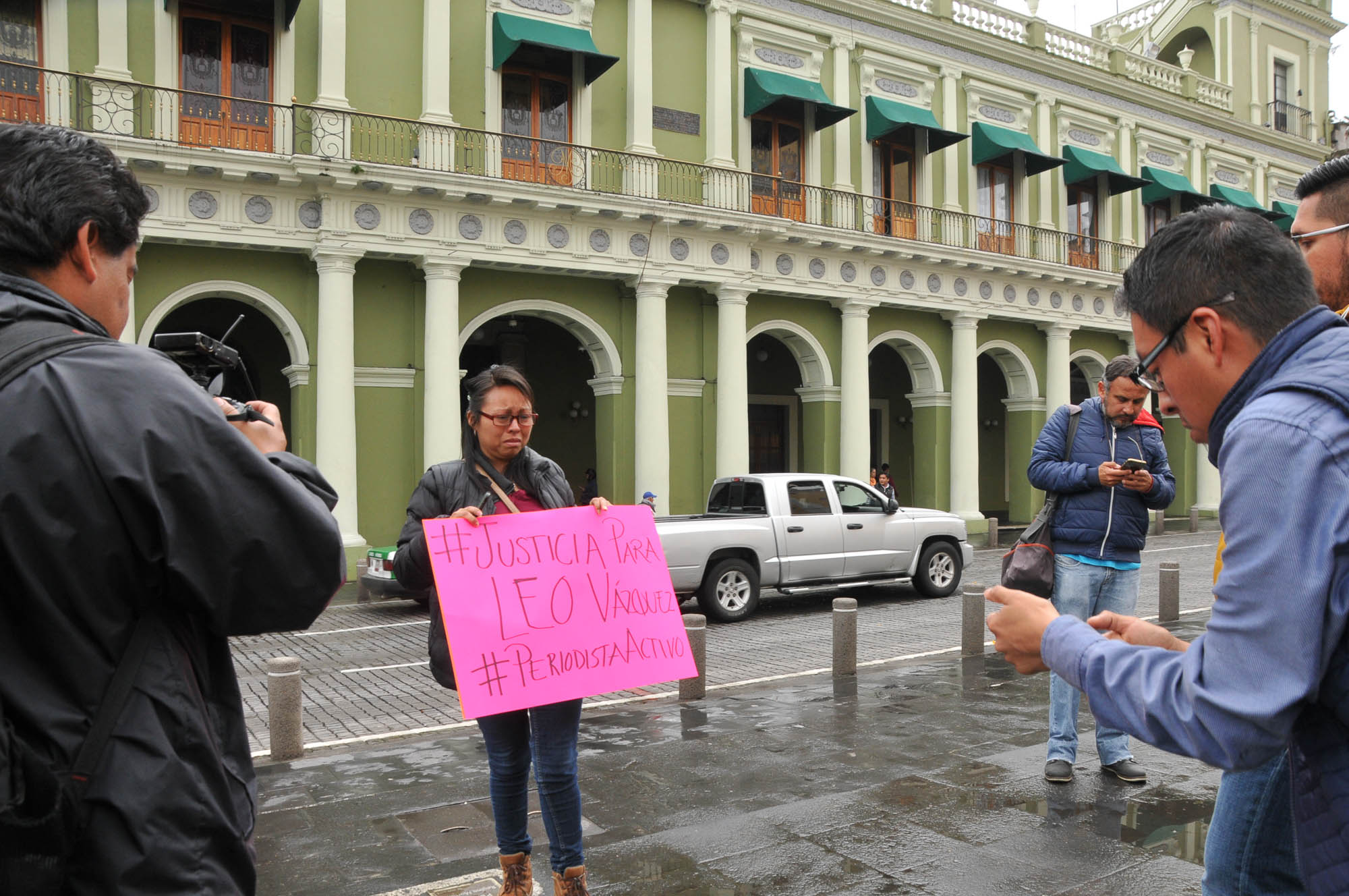 Periodista se manifiesta