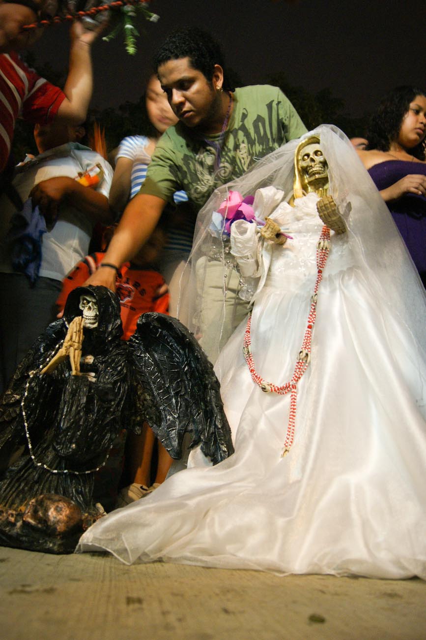 Los devotos de la Santa Muerte