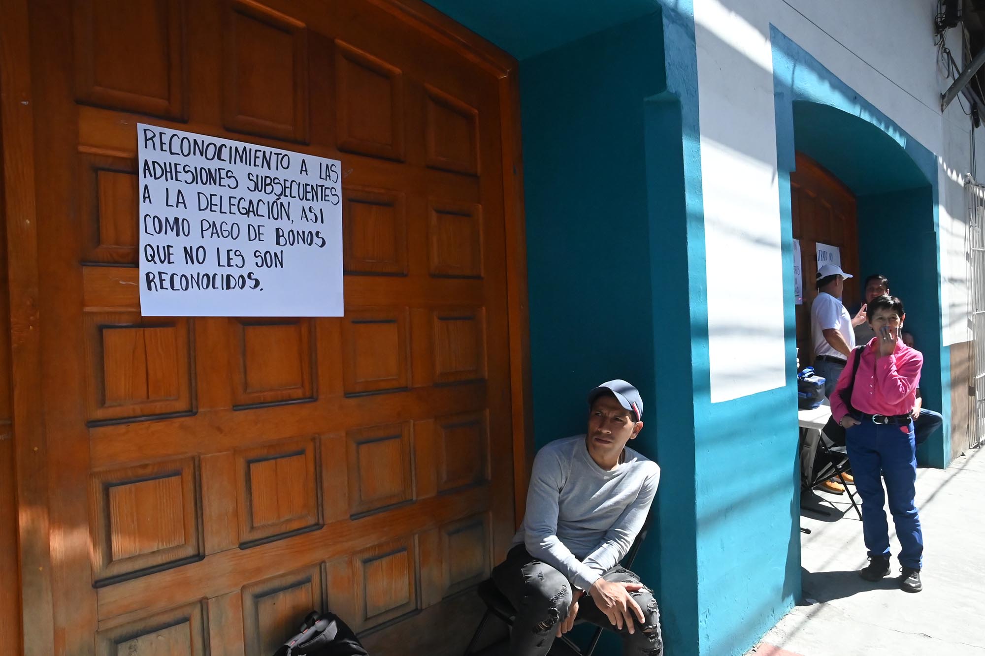 Sindicalizados del SUTSEM toman las oficinas del Seguro del Magisterio