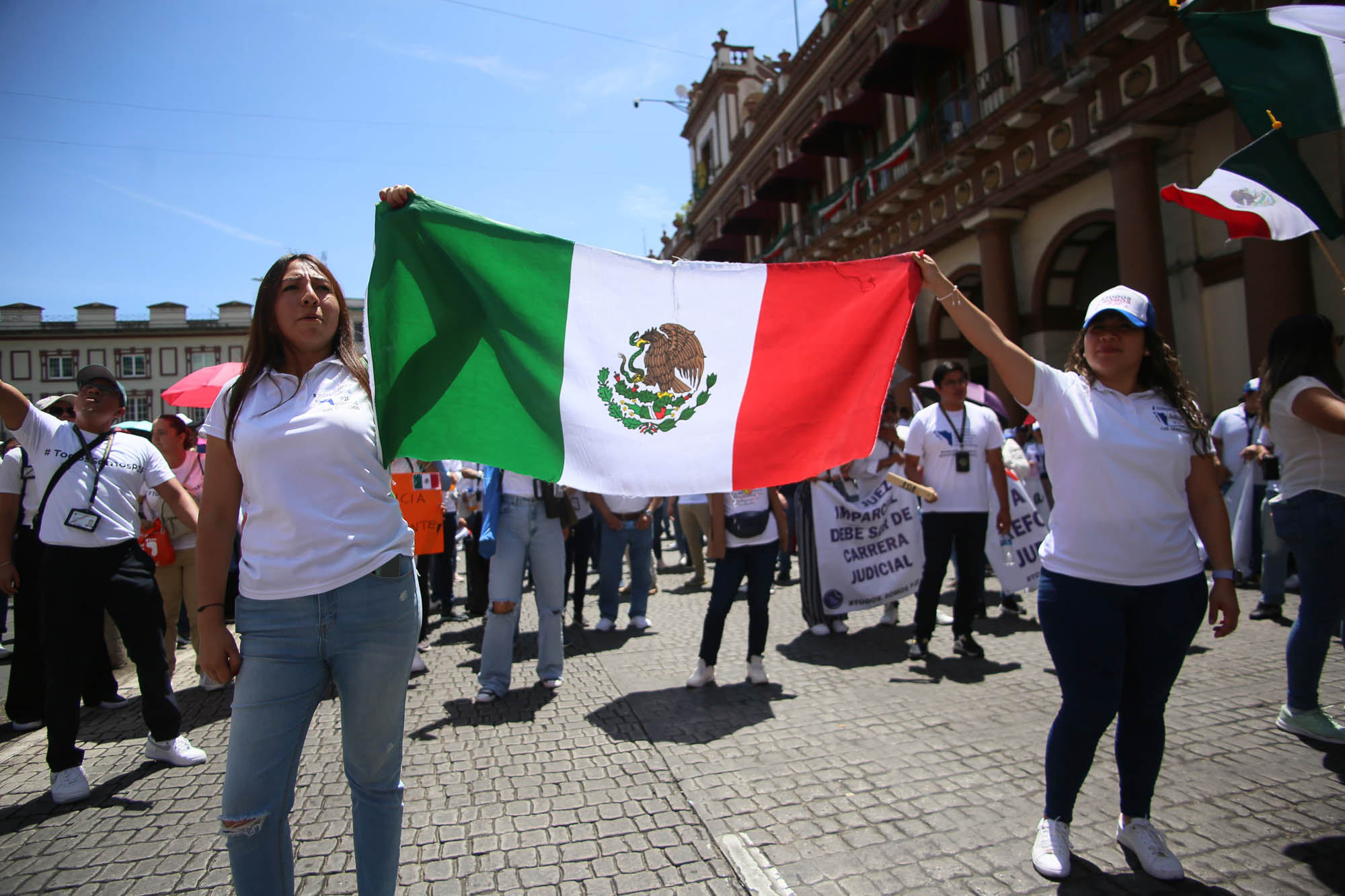 Trabajadores del PJF de Xalapa mantienen resistencia contra reforma judicial, marcha por calles de esta capital