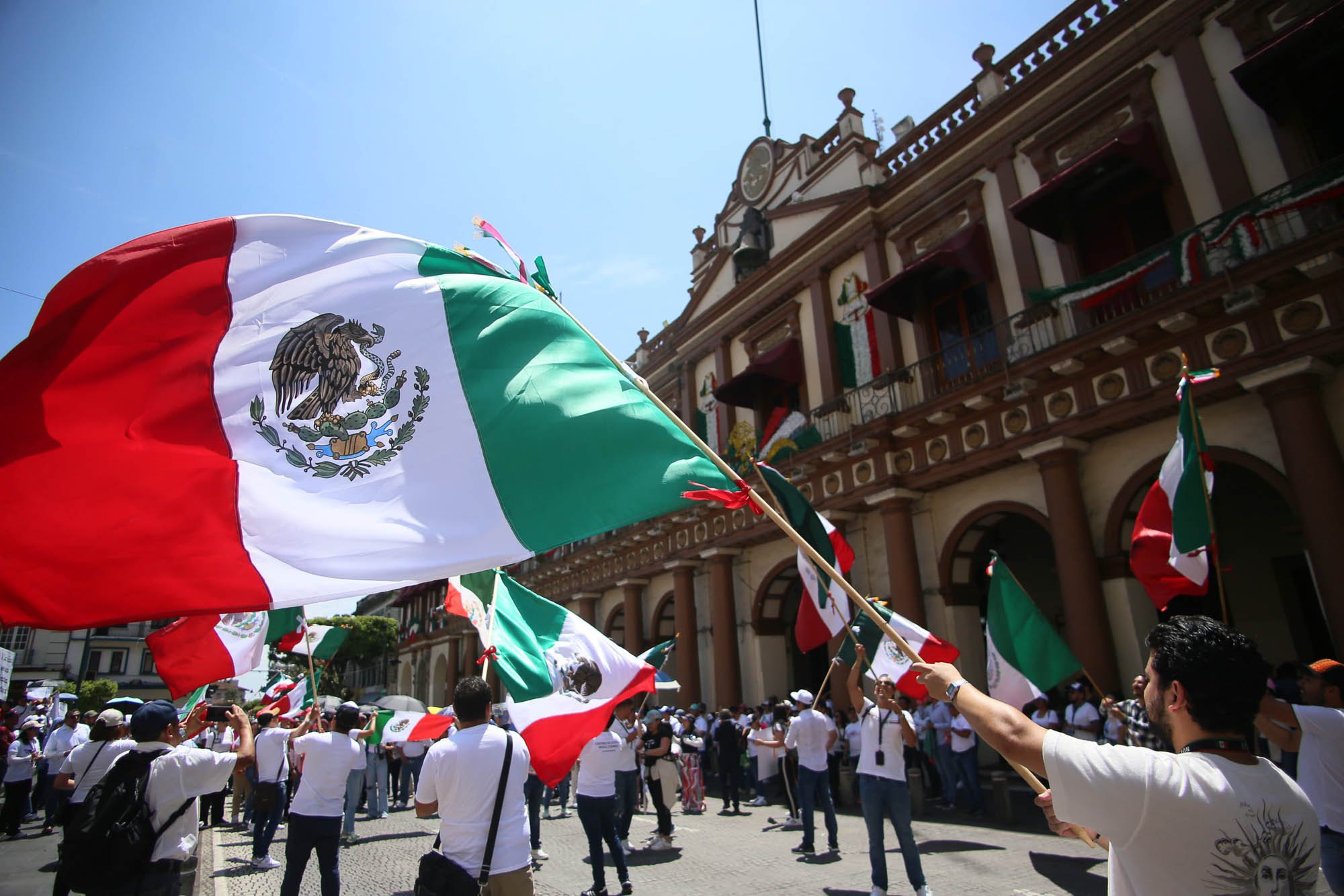 Trabajadores del PJF de Xalapa mantienen resistencia contra reforma judicial, marcha por calles de esta capital