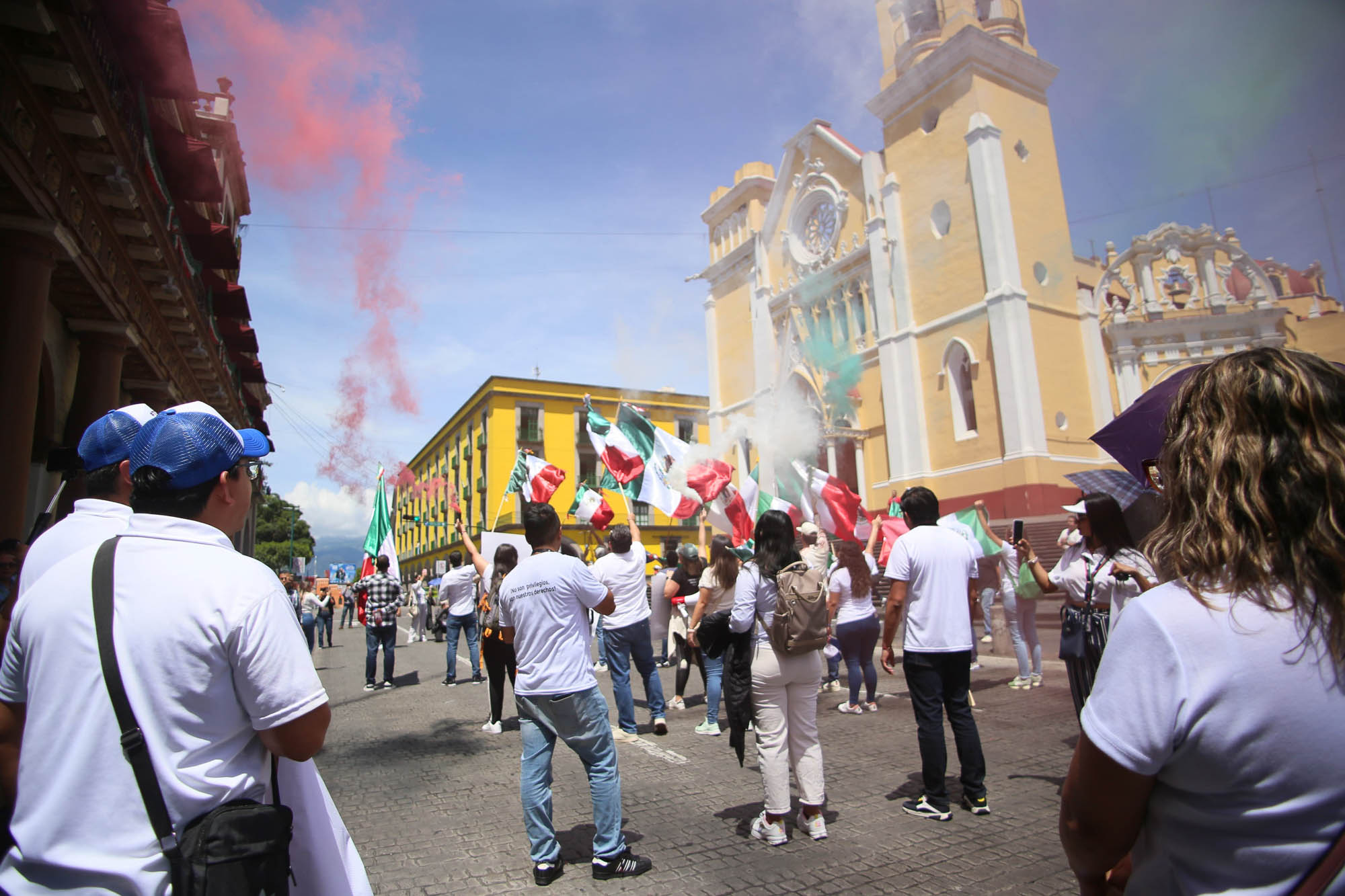 Trabajadores del PJF de Xalapa mantienen resistencia contra reforma judicial, marcha por calles de esta capital