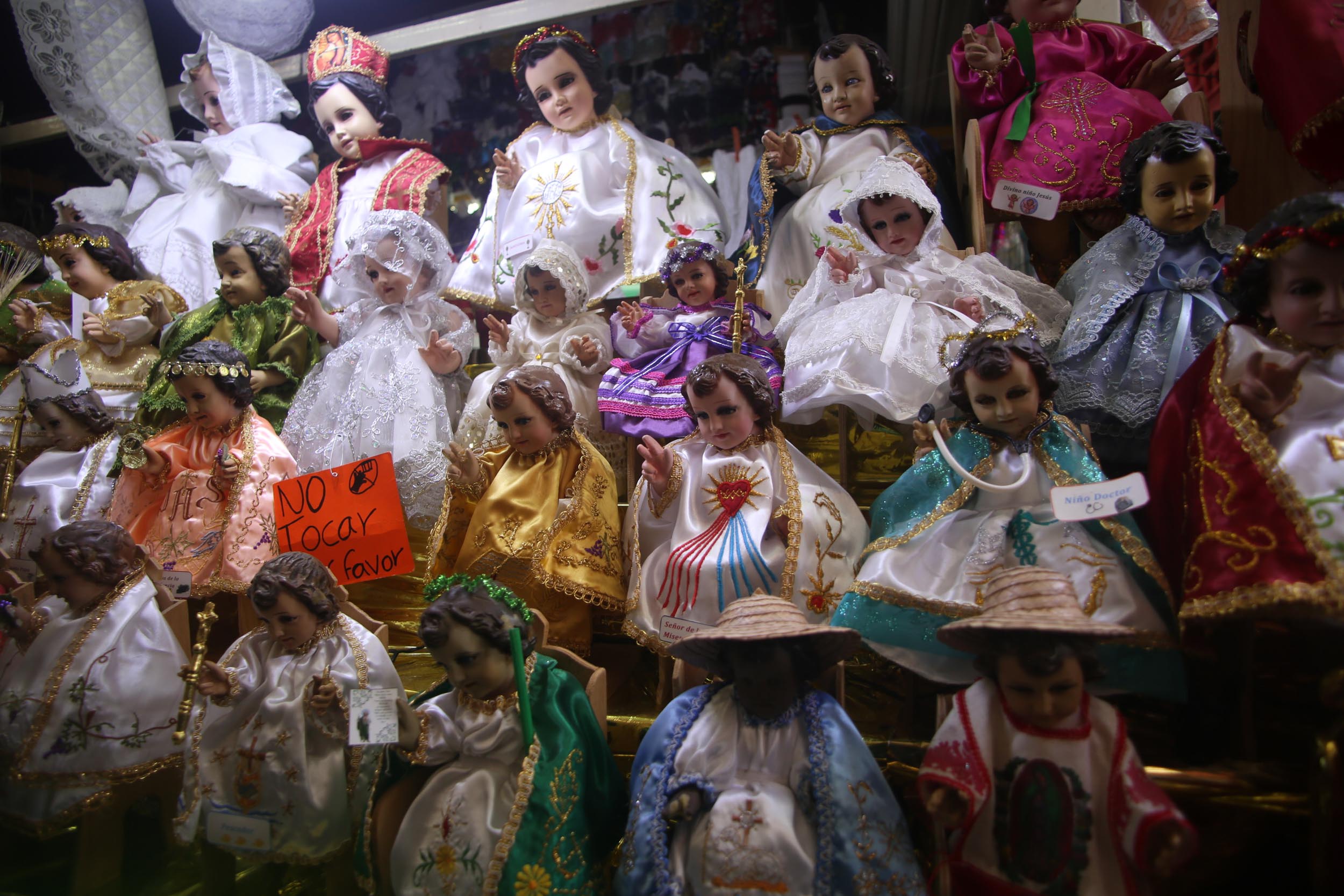 Restauración de figuras de  Niño Dios , oficio que se mantiene por generaciones