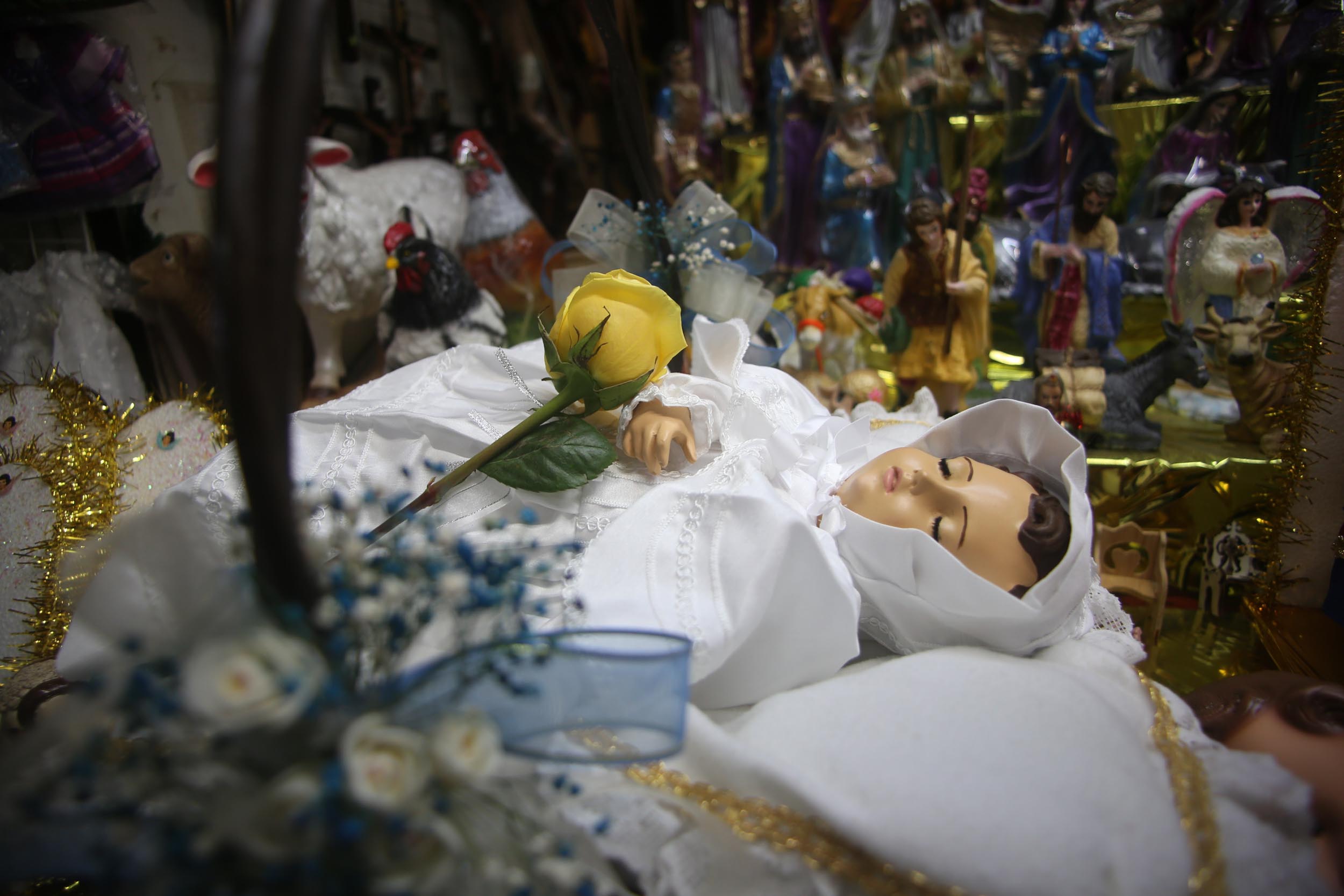 Restauración de figuras de  Niño Dios , oficio que se mantiene por generaciones