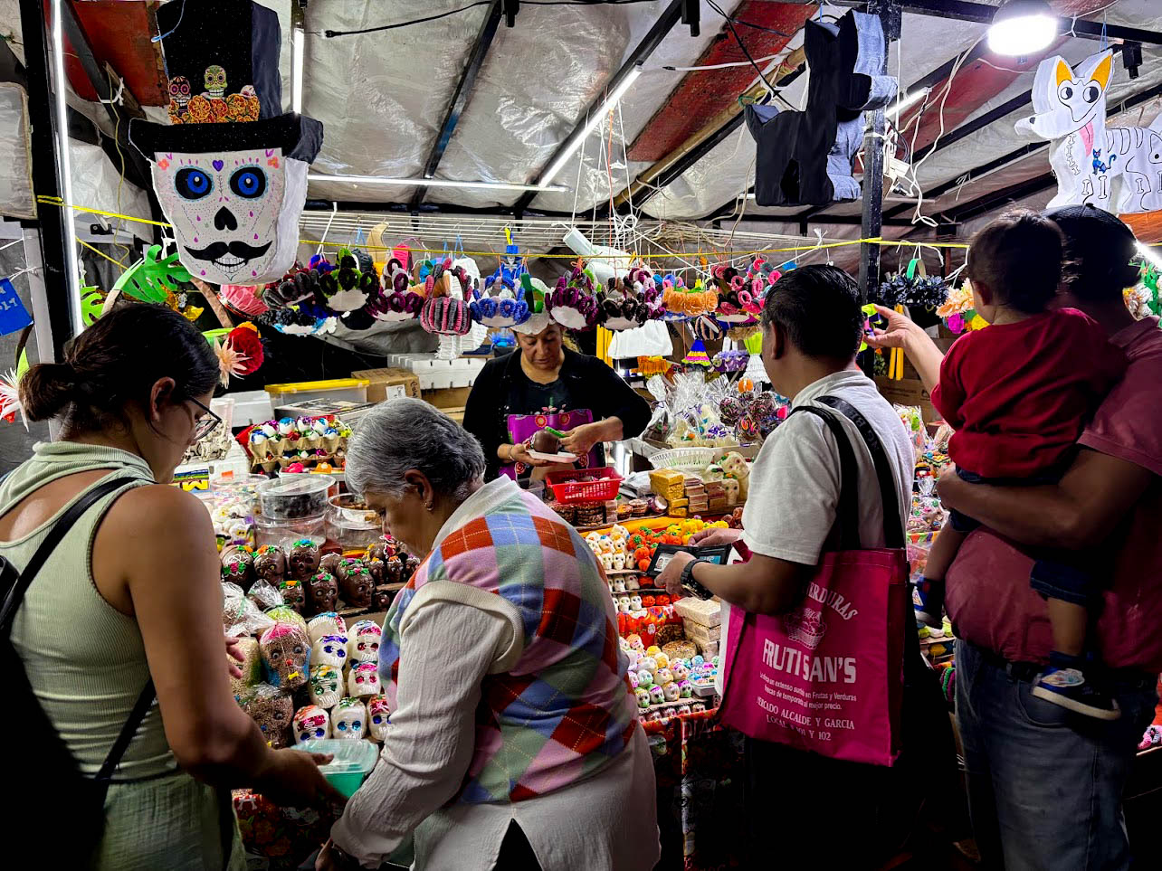 Mercado de la ciudad, listos para celebrar el Día de Muertos