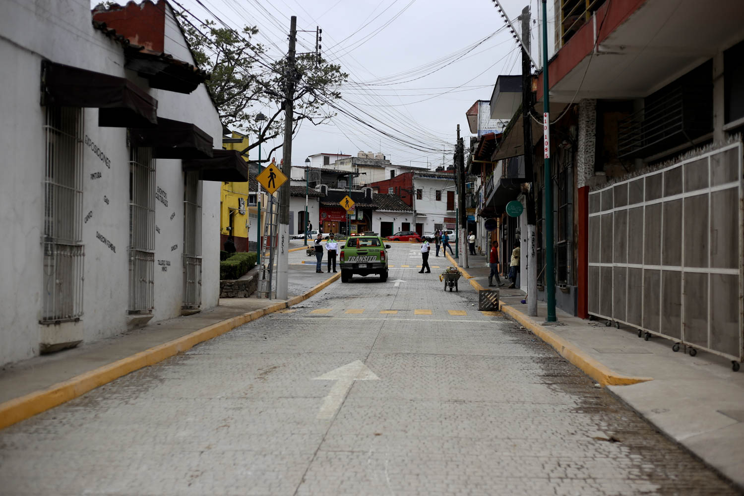 Vecinos exigen al ayuntamiento de Xalapa concluyan rehabilitación y reparen los daños que han dejado los trabajos de Santos Degollado