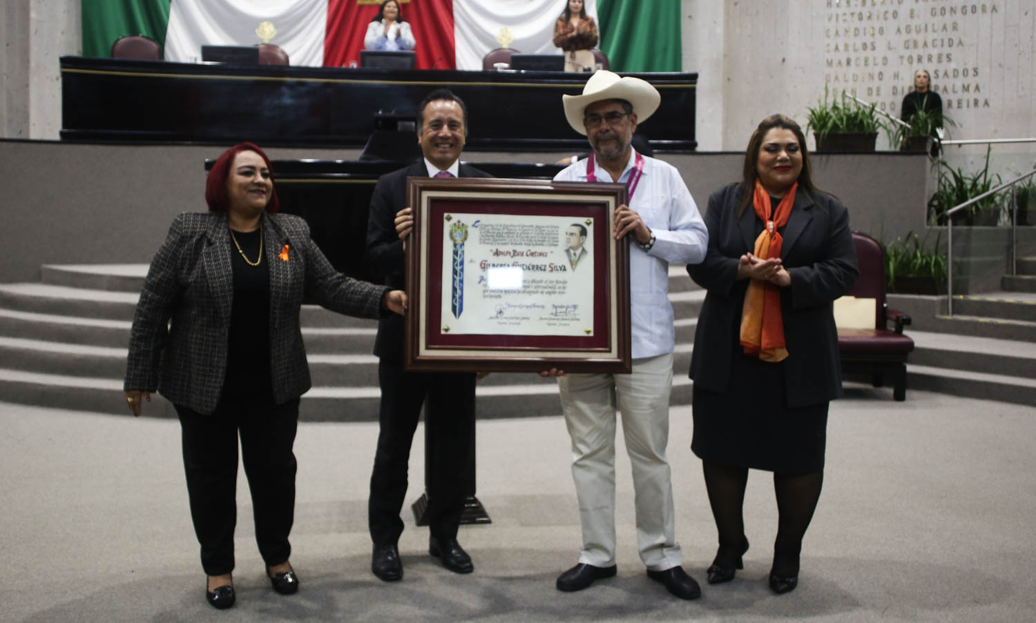 Entrega medalla y diploma "Adolfo Ruíz Cortines", al ciudadano Adolfo Ruíz Cortines