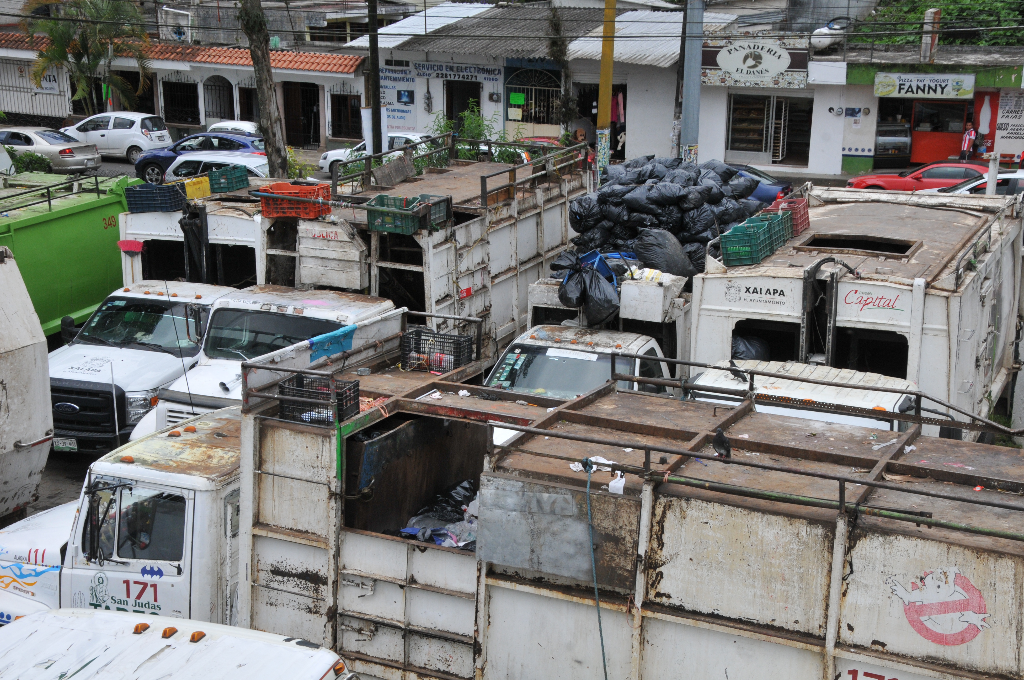 Camiones recolectores de basura o limpia pública