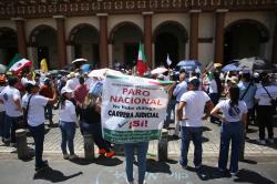 Trabajadores del PJF de Xalapa mantienen resistencia contra reforma judicial, marcha por calles de esta capital