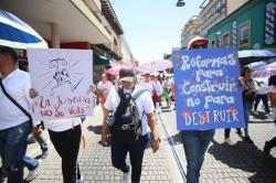 Trabajadores del PJF de Xalapa mantienen resistencia contra reforma judicial, marcha por calles de esta capital