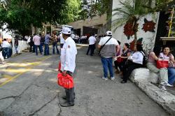 Agremiados de la Sección 70 del SNTSA toman oficinas centrales de la SS y hospitales y centros de Salud de SESVER