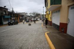 Vecinos exigen al ayuntamiento de Xalapa concluyan rehabilitación y reparen los daños que han dejado los trabajos de Santos Degollado