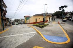 Vecinos exigen al ayuntamiento de Xalapa concluyan rehabilitación y reparen los daños que han dejado los trabajos de Santos Degollado